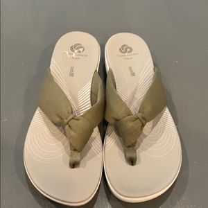 Cloudsteppers by clarks womens sandals size 9